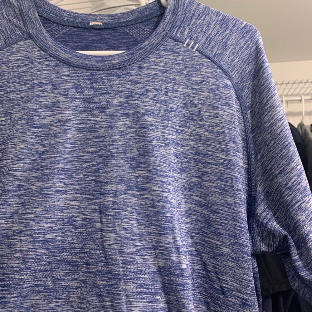 Lululemon workout tee